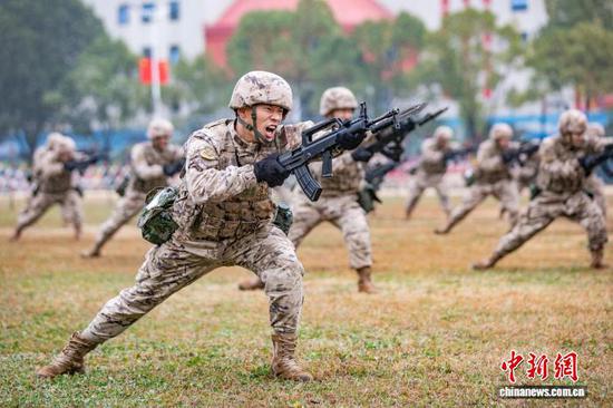 1月3日，刺杀对抗训练。 归王彬 摄