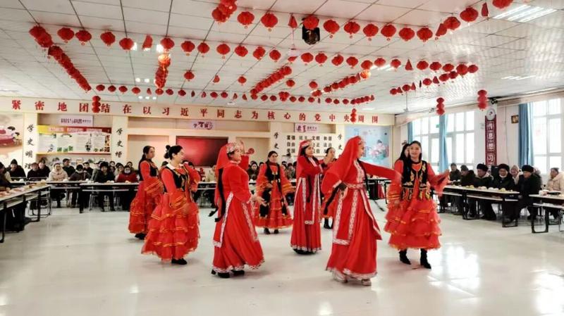 英吉沙县：多彩活动庆元旦 欢声笑语迎新年-中新网·新疆
