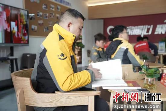 南明山社区“户外劳动者之家”。丽水经开区 供图 南明山社区“户外劳动者之家”。丽水经开区 供图