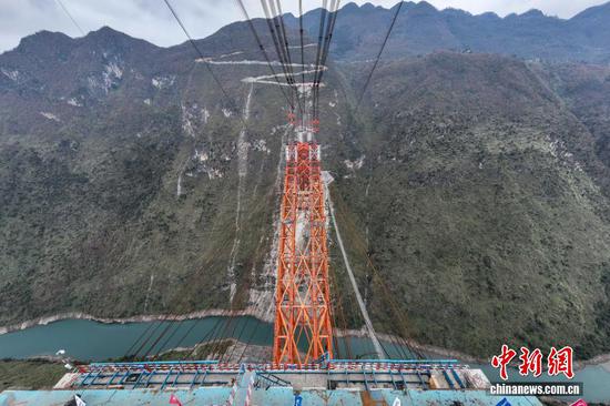 图为航拍合龙后的古牛河特大桥。（无人机照片）