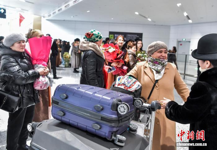 40余名土耳其新疆籍侨胞返乡探亲