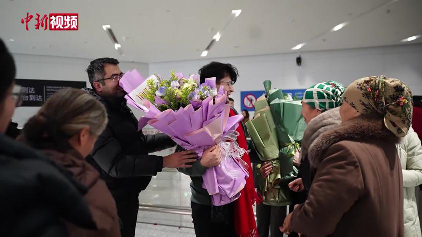40余名土耳其新疆籍侨胞返乡探亲
