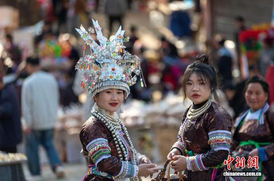 图为身着盛装的苗族同胞在芦笙节上。吴德军 摄