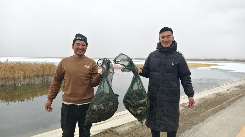 巴楚：沙漠大閘蟹冬季冰捕正當(dāng)時(shí)