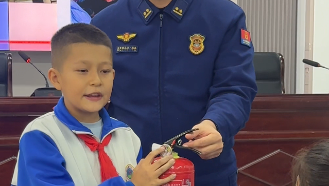 消防安全進(jìn)校園 共筑寒假安全防線