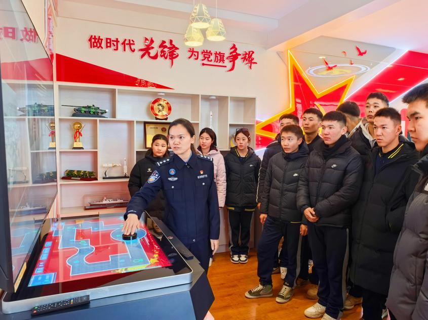 警營(yíng)開放“零距離”解鎖移民管理警察日常