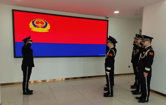 1月8日，薩爾托海邊境派出所組織入警宣誓活動(dòng)。