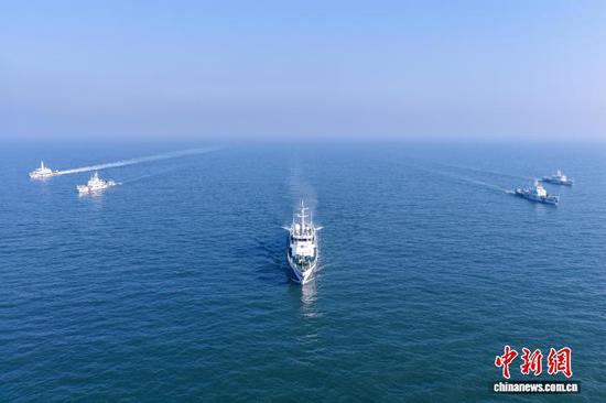 图为海上执法及舰艇业务训练现场。(天津海警局供图) 图为海上执法及舰艇业务训练现场。(天津海警局供图)
