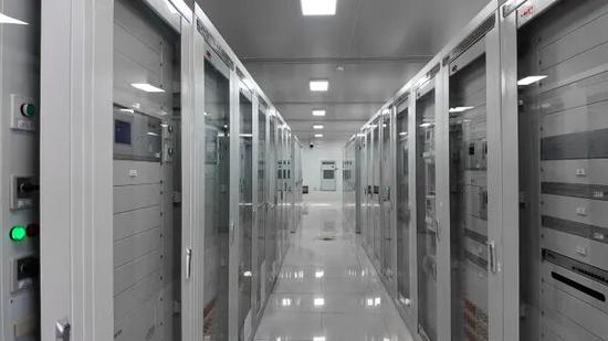 近年來，墨玉縣持續(xù)加大能源基礎(chǔ)設(shè)施建設(shè)投入，全力推進(jìn)新型電力系統(tǒng)構(gòu)建。