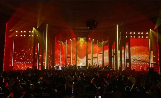 演唱會(huì)現(xiàn)場(chǎng)。袁鵬沖 攝