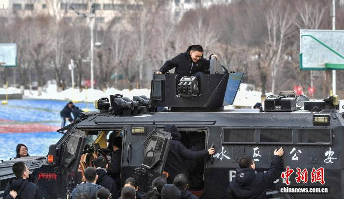 烏魯木齊：“警營開放日”活動走進校園