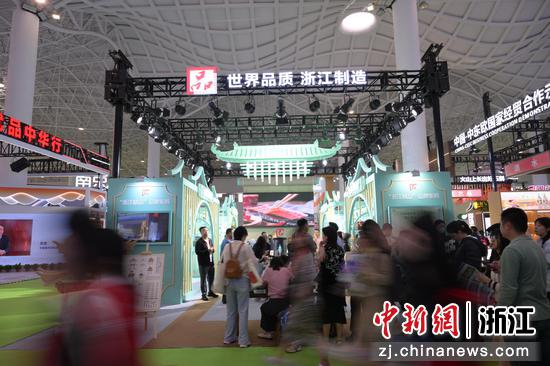 “浙江精品”历史经典主题展首次亮相第五届中国国际消费品博览会。浙江省市场监管局 供图 “浙江精品”历史经典主题展首次亮相第五届中国国际消费品博览会。浙江省市场监管局 供图