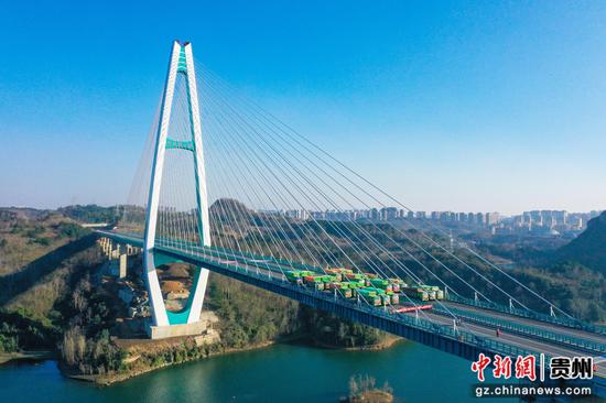 图为荷载试验现场。冯四方 摄 图为荷载试验现场。冯四方 摄