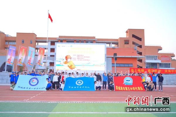 图为队员们合影留念。主办方 供图