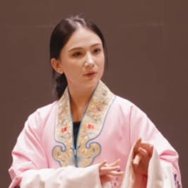 侨乡故事：排日扎乃·帕尔哈提——我的京剧缘，民族团结情