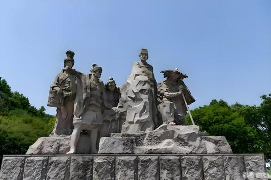 王安石治理东钱湖的塑像 作者供图