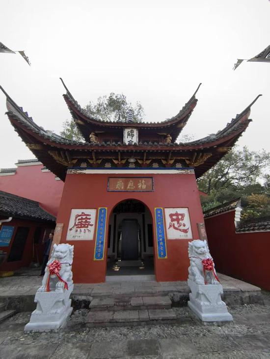 东钱湖畔纪念王安石的福应庙 作者供图