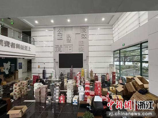 杭州市烟草专卖局查获的违法卷烟。杭州市烟草专卖局供图 杭州市烟草专卖局查获的违法卷烟。杭州市烟草专卖局供图