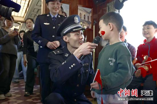 图为活动现场。(北京铁路公安局天津公安处供图)