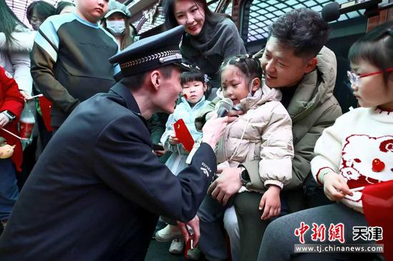 图为活动现场。(北京铁路公安局天津公安处供图)