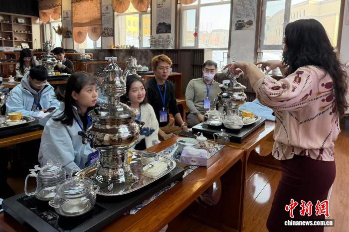 全国台联第三十二届台胞青年冬令营新疆分营开营