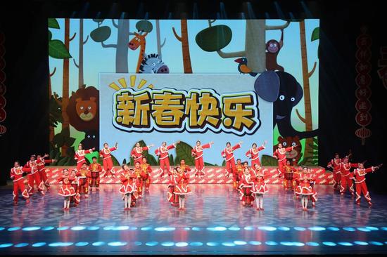 精彩节目轮番上演。阿的拉 摄