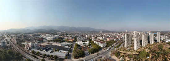 攻坚“三大突破” 推动转型升级