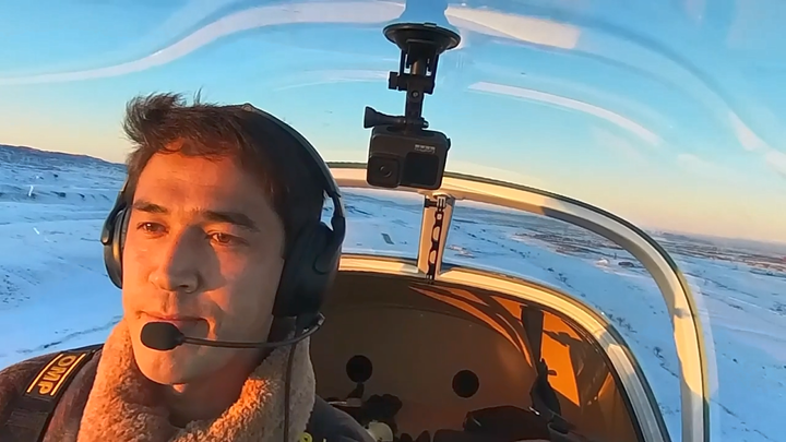 （侨乡故事）飞行员叶尔叶尼：做连接世界与新疆的 “空中桥梁”