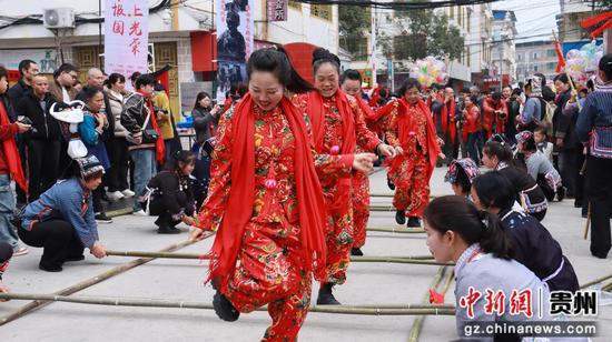 小年竹竿舞 小年竹竿舞