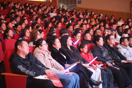 活动现场座无虚席。阿的拉 摄9
