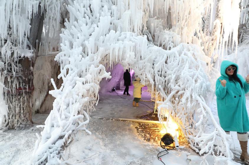 察布查尔县锡伯古城冰雪旅游季开幕：全民共享冬日激情