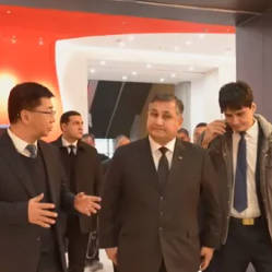 土库曼斯坦副总理坦格雷古雷·阿塔哈雷耶夫率团到访新疆