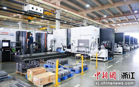 智能化生产车间一景。 海西镇 供图 智能化生产车间一景。 海西镇 供图