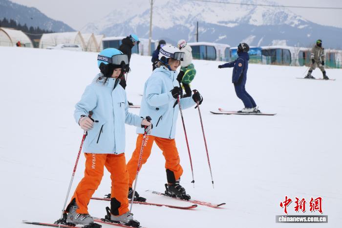 台青新疆体验滑雪 台青新疆体验滑雪