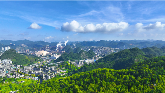 远眺首钢水钢。 远眺首钢水钢。