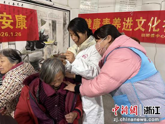 1月26日,义诊现场。吕颖宜 摄 1月26日,义诊现场。吕颖宜 摄