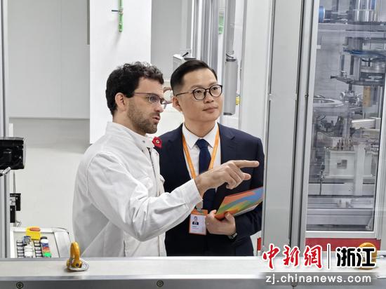 日前,温州银行职员深入服务企业调研。黄艳丹 供图 日前,温州银行职员深入服务企业调研。黄艳丹 供图