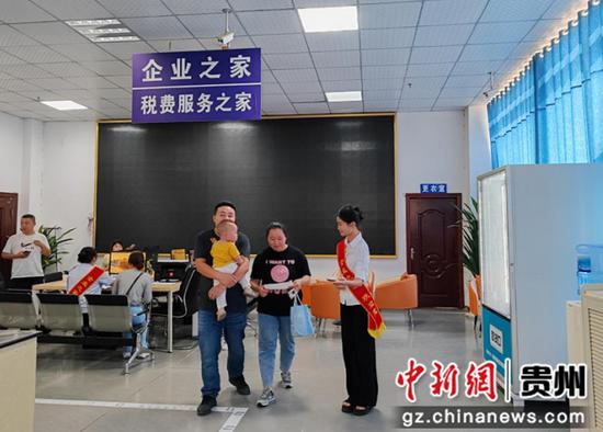 图为石阡县政务服务中心企业之家。