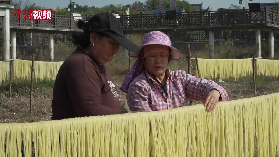 广西瑶乡年货“手工粉条”生产忙