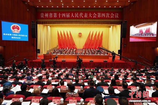 1月27日，贵州省十四届人大四次会议第一次全体会议(开幕会)现场。　中新网记者瞿宏伦 摄
