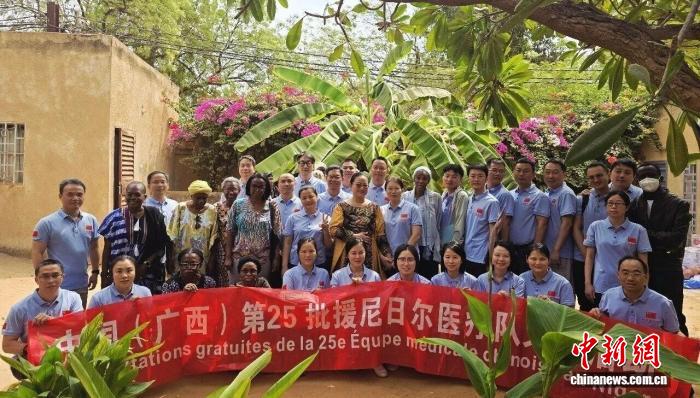 中国援尼医疗队携“AI中医”走进当地社区义诊