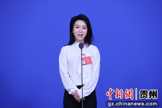 回答记者提问。瞿宏伦 摄