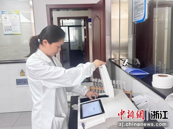 日前,永康钱江水务下属水质部精密检测供水质量相关指标数据。永康钱江水务 供图 日前,永康钱江水务下属水质部精密检测供水质量相关指标数据。永康钱江水务 供图