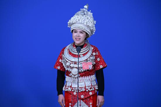 回答记者提问。瞿宏伦 摄