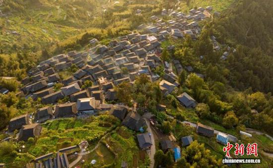 资料图：贵州省从江县丙妹镇岜沙苗寨。吴德军 摄