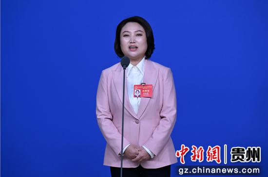 回答记者提问。瞿宏伦 摄