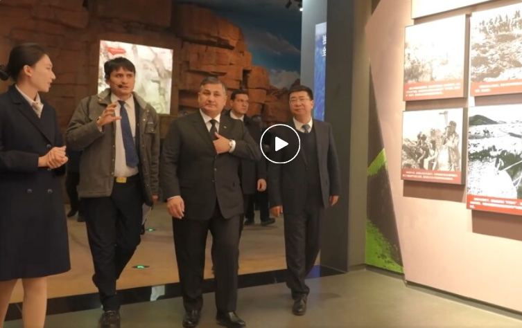 土库曼斯坦副总理坦格雷古雷·阿塔哈雷耶夫率团到访新疆