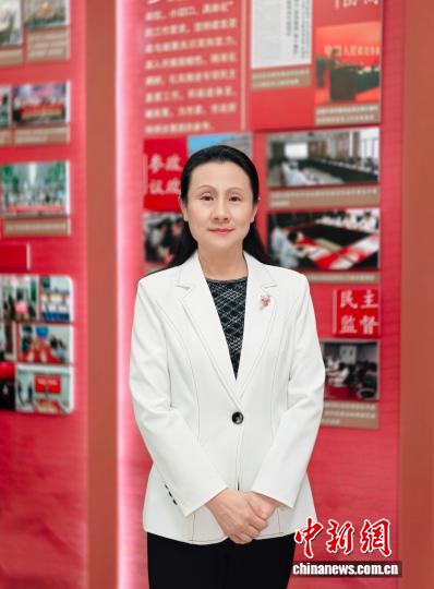 天津市政协常委、台盟天津市委会主委蔡欣在2026年天津两会期间接受中新网记者专访。记者 佟郁 摄。