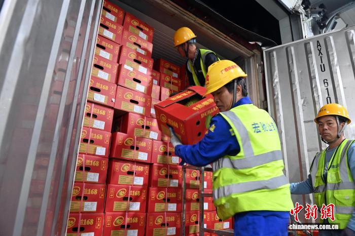 （新春走基层）春节临近 广西爱店口岸一片繁忙