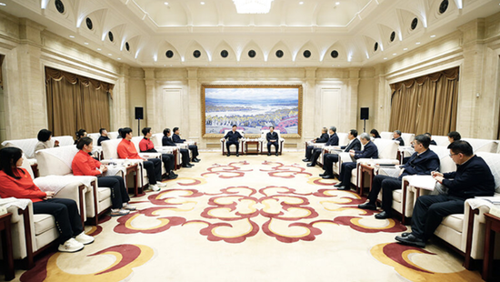 1月29日，自治区党委书记陈小江，自治区党委副书记、自治区主席艾尔肯·吐尼亚孜会见国家体育总局局长、党组书记高志丹一行。天山网-新疆日报记者 谢龙摄e